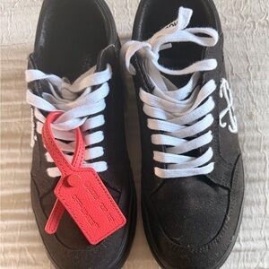 Off-White Black Canvas Low-Top Sneakers with White Laces and Red Tag